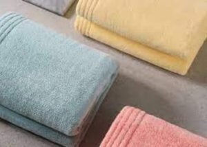 مناشف الحمام ومعلوماتها التي سوف تتعجب منها 3 ما هي الخامات التي تستعمل لصناعة مناشف الحمام؟
