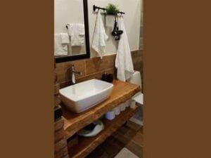 ديكورات حمامات 2023 تعرف على ديكورات الحمام وتصميمات المساحات المختلفة 3 تصاميم حمامات 2*2