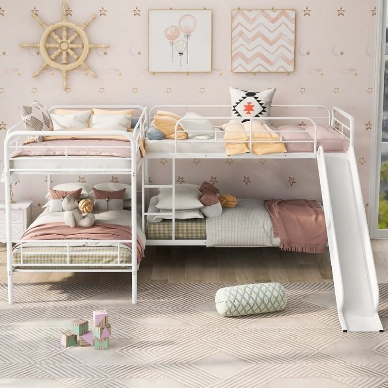 غرفة نوم للأطفال مدمجة مع أكثر من سريرين